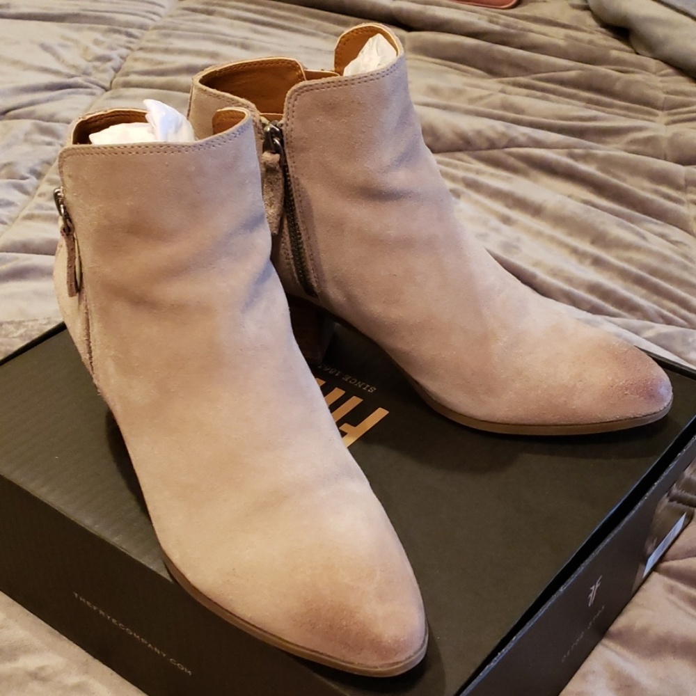 Frye Judith zip bootie